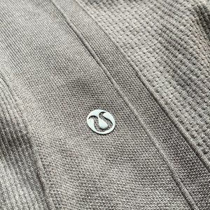 LULULEMON grey cropped leggings (size 4)
